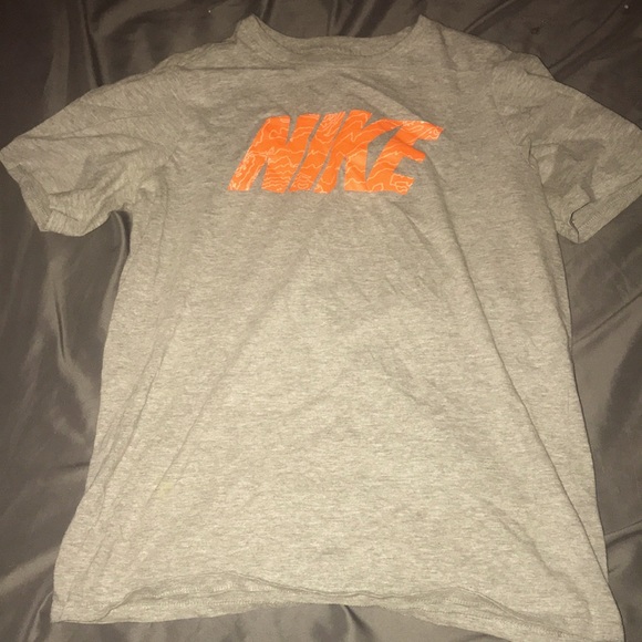 Nike Tops - Woman’s Nike tee